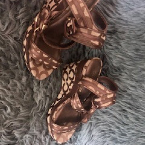 Coach maralee insignia wedge 7 wore twice - Picture 4 of 9